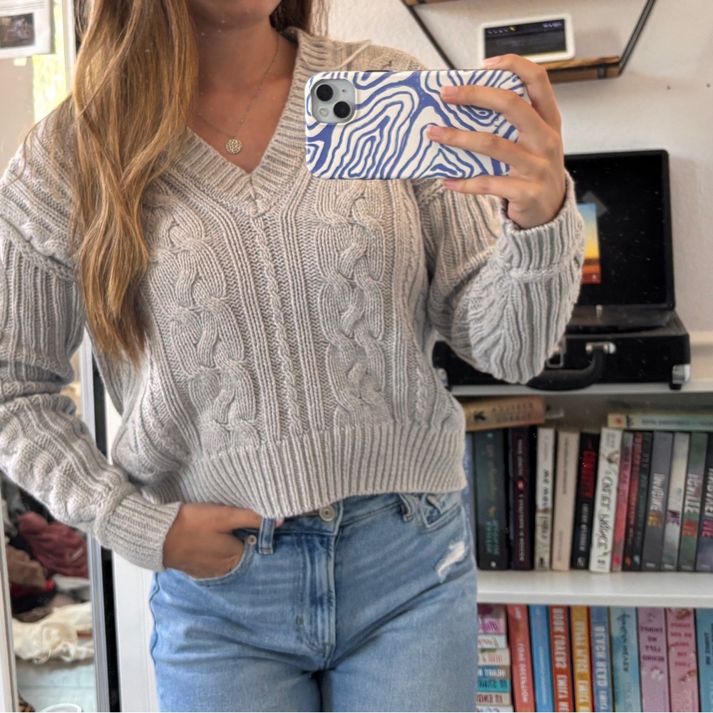 Women's Cable Knit Sweater - Gray